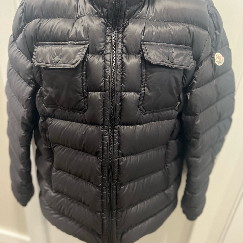Men’s
Valence Giubbotto Moncler - Picture 2 of 8
